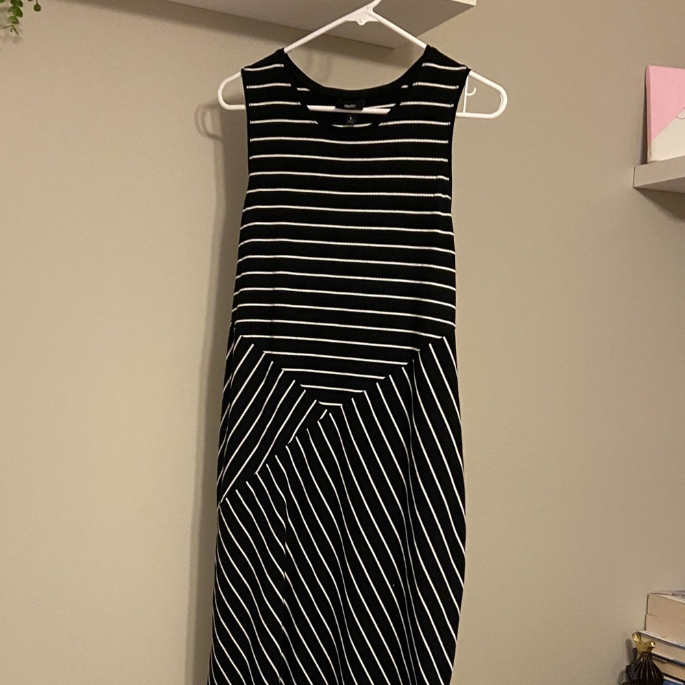Striped Black and White Mossino Sleeveless Dress size Large